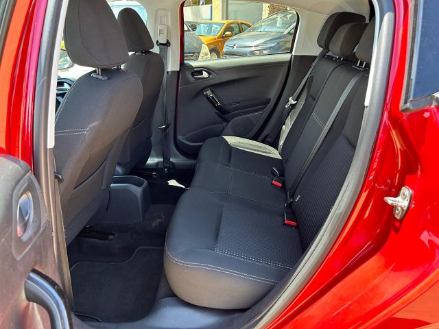 PEUGEOT 208 1.2 E-THP TECH EDITION AUTO SPANISH LHD IN SPAIN 16000 MILES 2019
